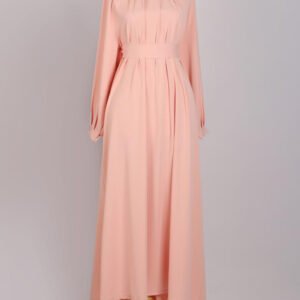Robe longue  froncée saumon avec col rond perlé et boutons au dos