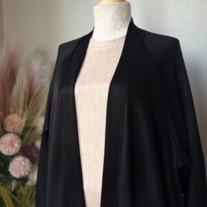 Cardigan noir foncé adapté à toutes les saisons